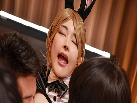 巨乳レイヤー4連中出し乱交オフ会 萌え声＋ピンク乳首に群がるVIP登録会員と戯れる5P撮影会 さぁみんなも登録してね♪ 胡桃さくら　サンプル画像14